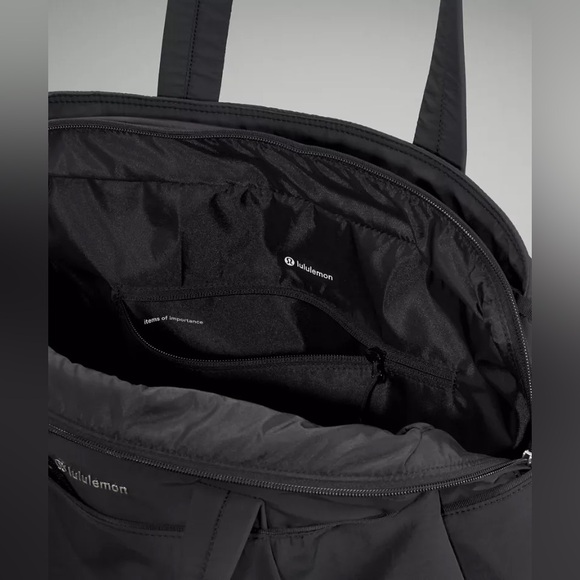 Lululemon Throwback Triple-Zip Duffle Bag 25L - Picture 4 of 12